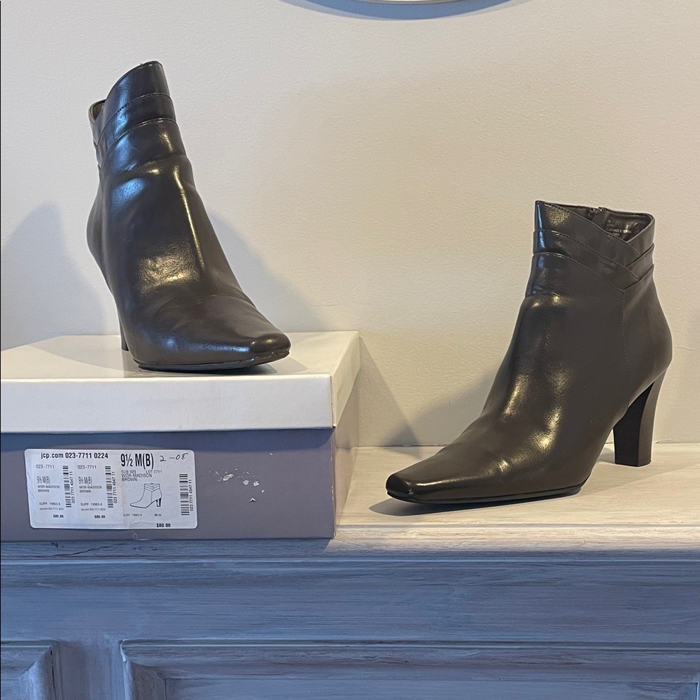 Worthington Sleek brown Ankle Booties